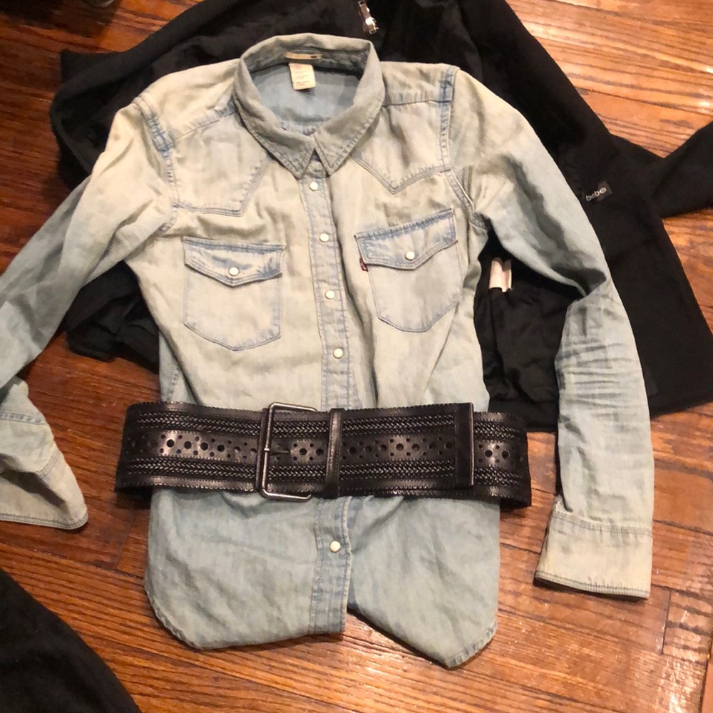 LEVIs Chambray Western Ease Shirt